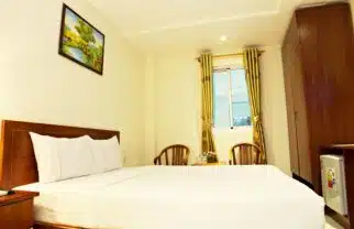 Dinh Phat Hotel - Bedroom