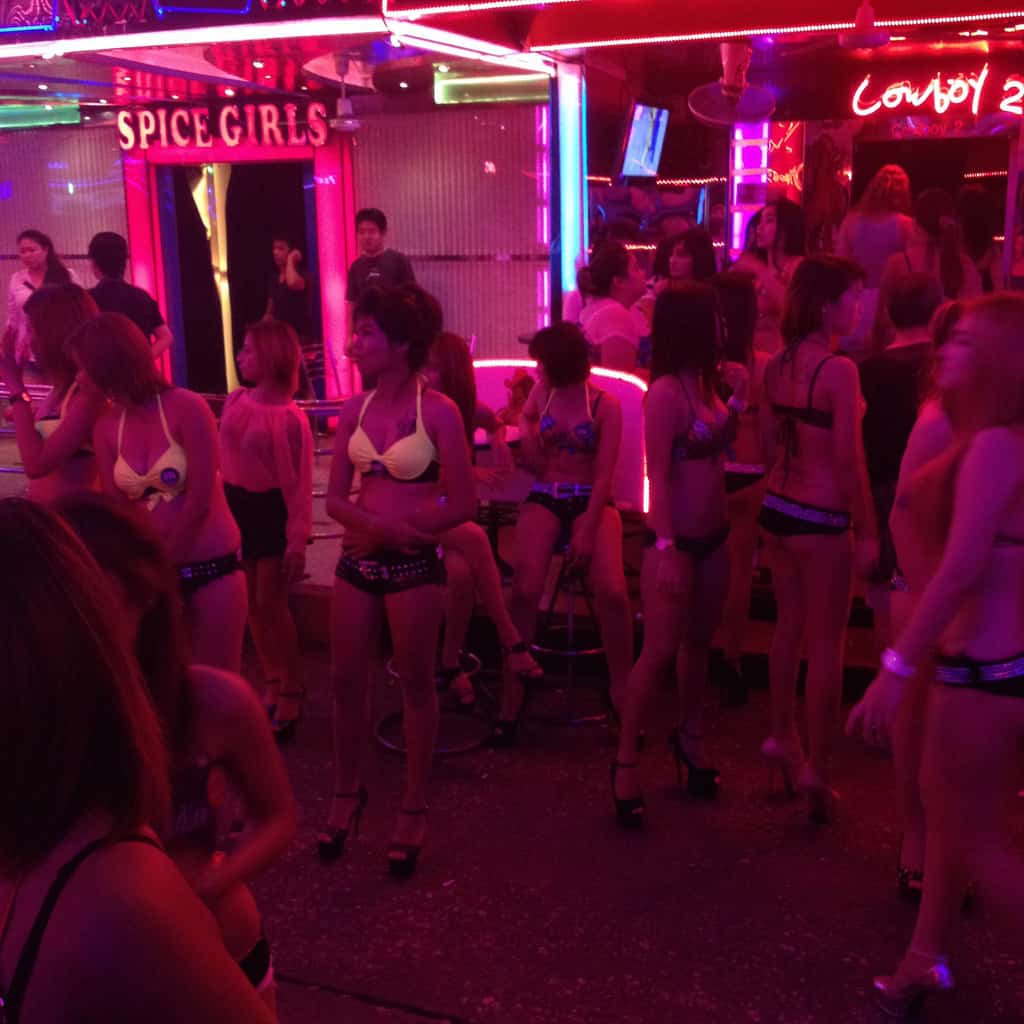 pattaya nightlife- blowjob bars in pattaya