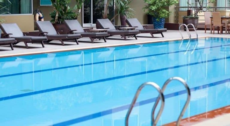 guest friendly hotels in Bangkok - Dynasty Grande Hotel - Swimming - Pool