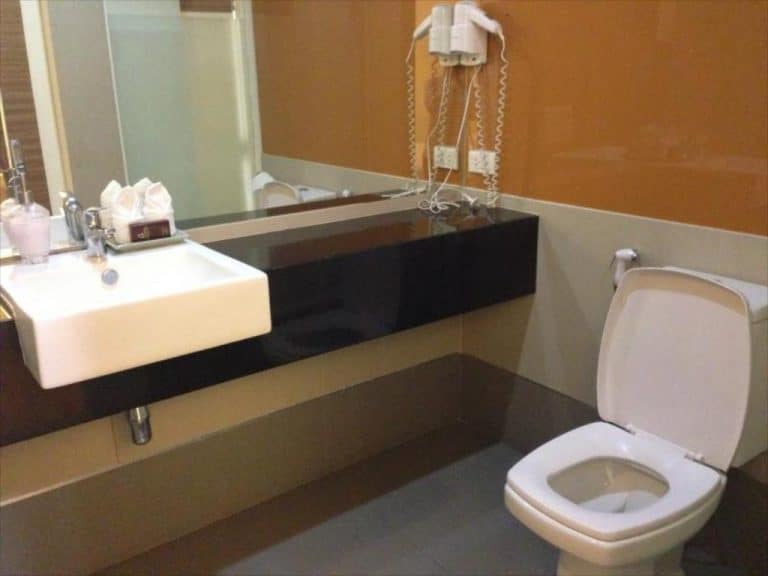 Asoke Suites Hotel -Bathroom