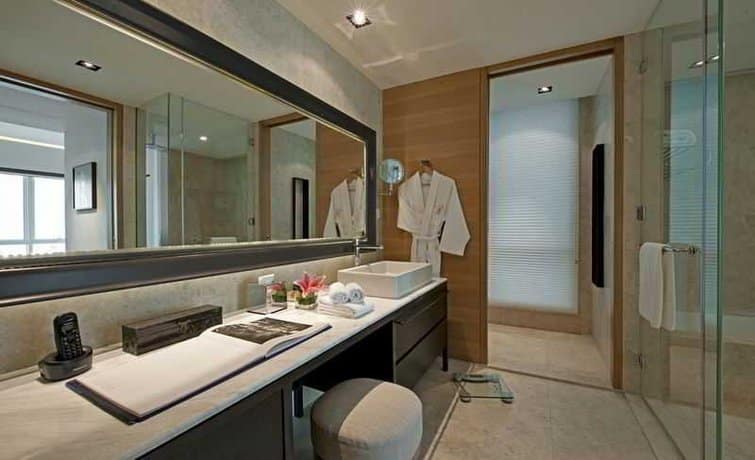 Lanson Place Bukit Ceylon Serviced Residences - Bathroom