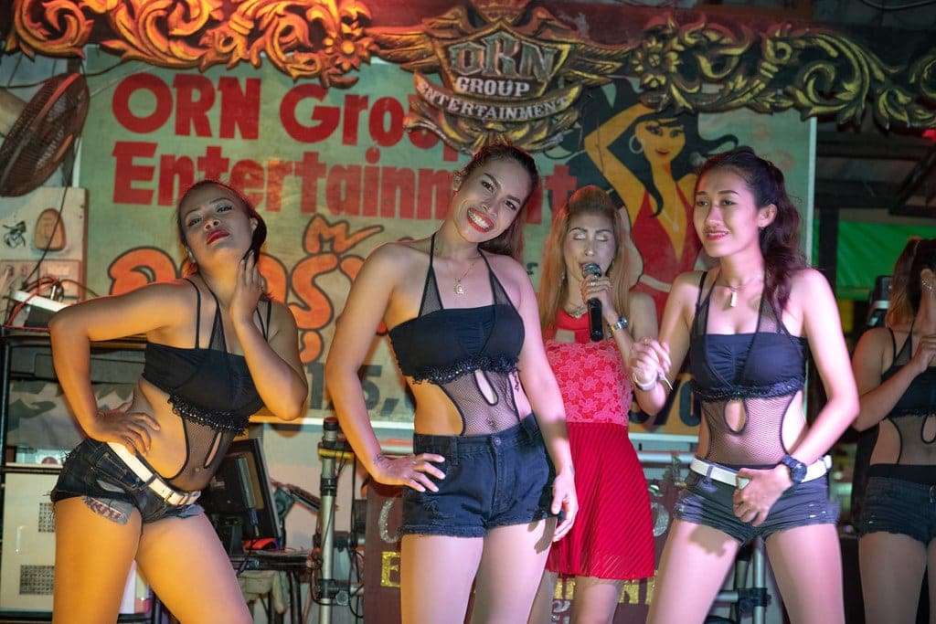 13 ways to spot a bar girls in thailand