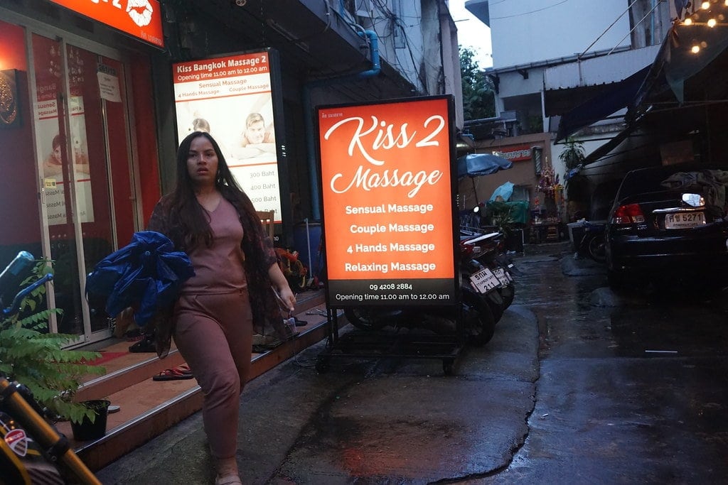 Kiss 2 massage - Royalty soi sai nam