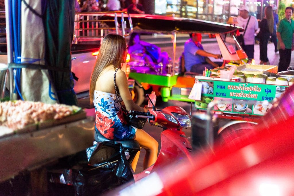Thai hooker - enjoy night with hot girls