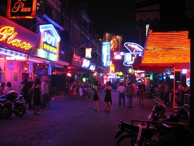 soi cowboy red light district, bangkok enjoy nightlife